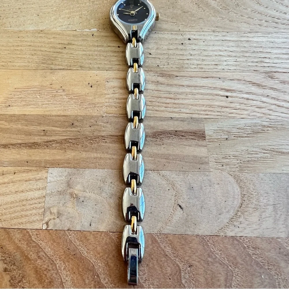 Larex ladies blue dial two toned dress Watch NEW BATTERY